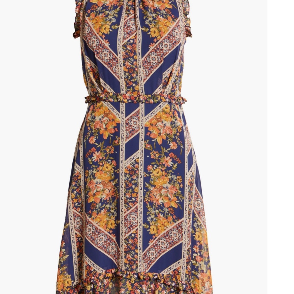 Julia Jordan
Floral Scarf Print Ruffle Detail
A-Line Dress